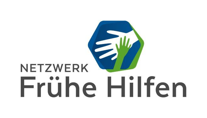 Logo des Netzwerks Frühe Hilfen mit Händen in verschiedenen Farben, die zusammen Hilfe symbolisieren.